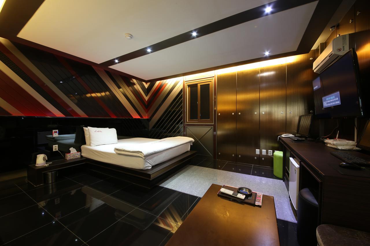 Daegu Piano Motel Bagian luar foto
