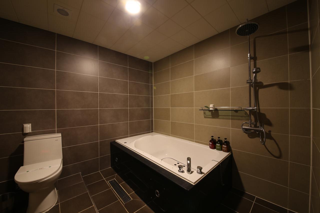 Daegu Piano Motel Bagian luar foto