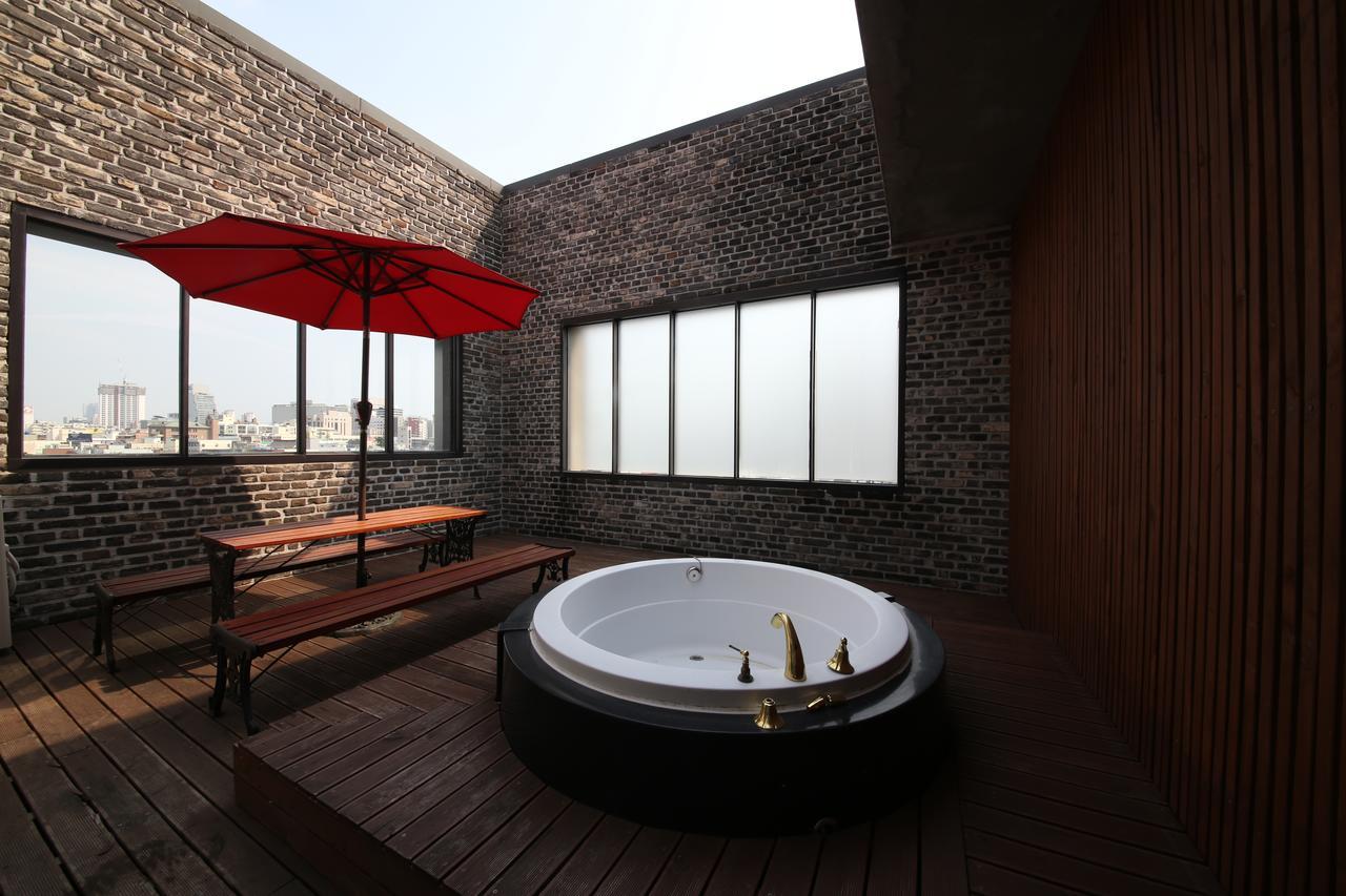 Daegu Piano Motel Bagian luar foto