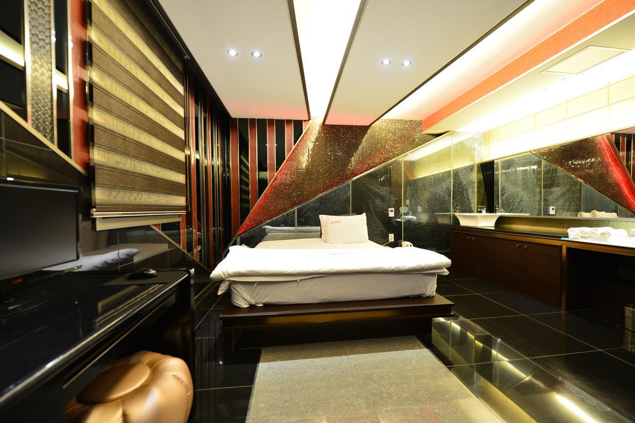 Daegu Piano Motel Bagian luar foto